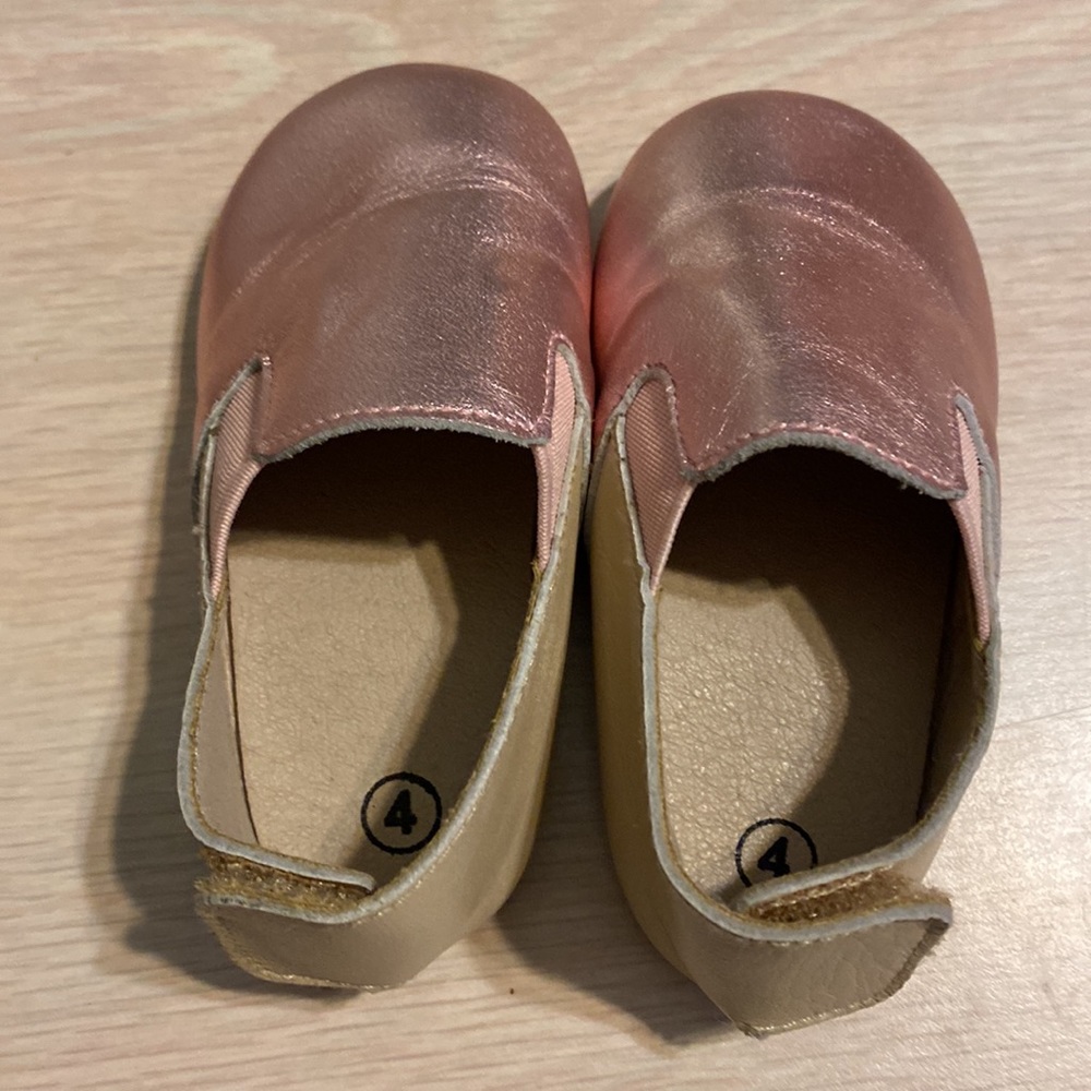 Metallic baby light pink and cream walking shoe - Picture 4 of 4